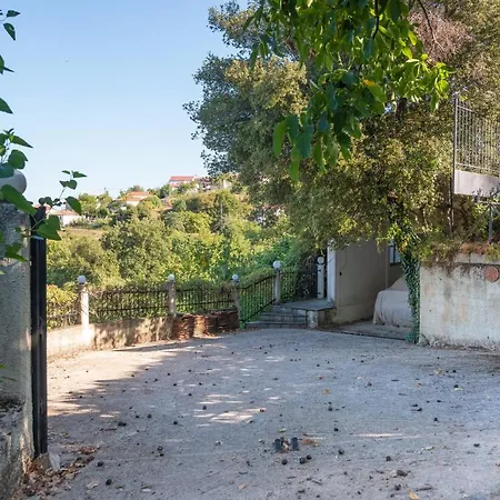 ολόκληρο σπίτι στα βουνά των αγραφων Thrapsímion