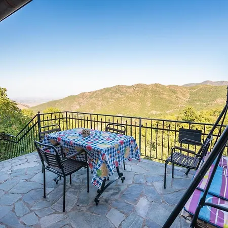 Villa ολόκληρο σπίτι στα βουνά των αγραφων Thrapsímion