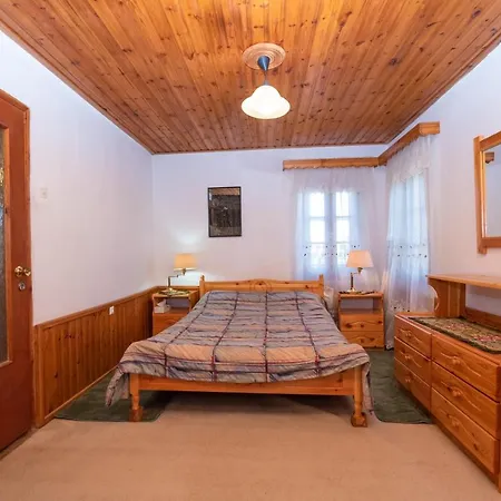 Villa ολόκληρο σπίτι στα βουνά των αγραφων Thrapsímion